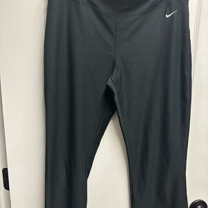 Nike woman Black Leggings size M/ NWOT